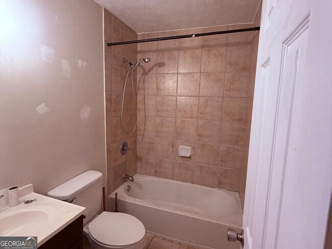 Building Photo - 3443 Deshong Dr SW