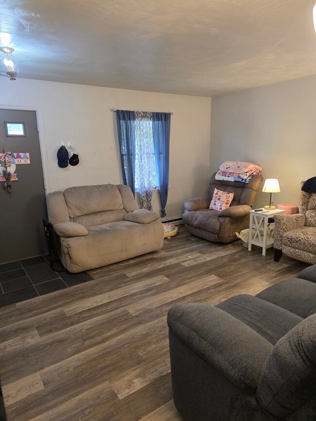Building Photo - 1148 Creekside Dr