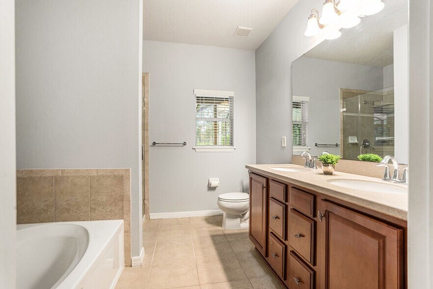 Building Photo - 2803 Winglewood Cir