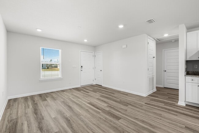 Building Photo - 7202 Madison Square Dr