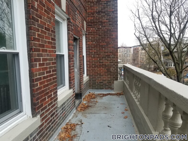 Building Photo - 15 Egremont Rd