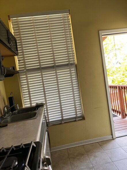 Building Photo - 2115 S Central Park Ave