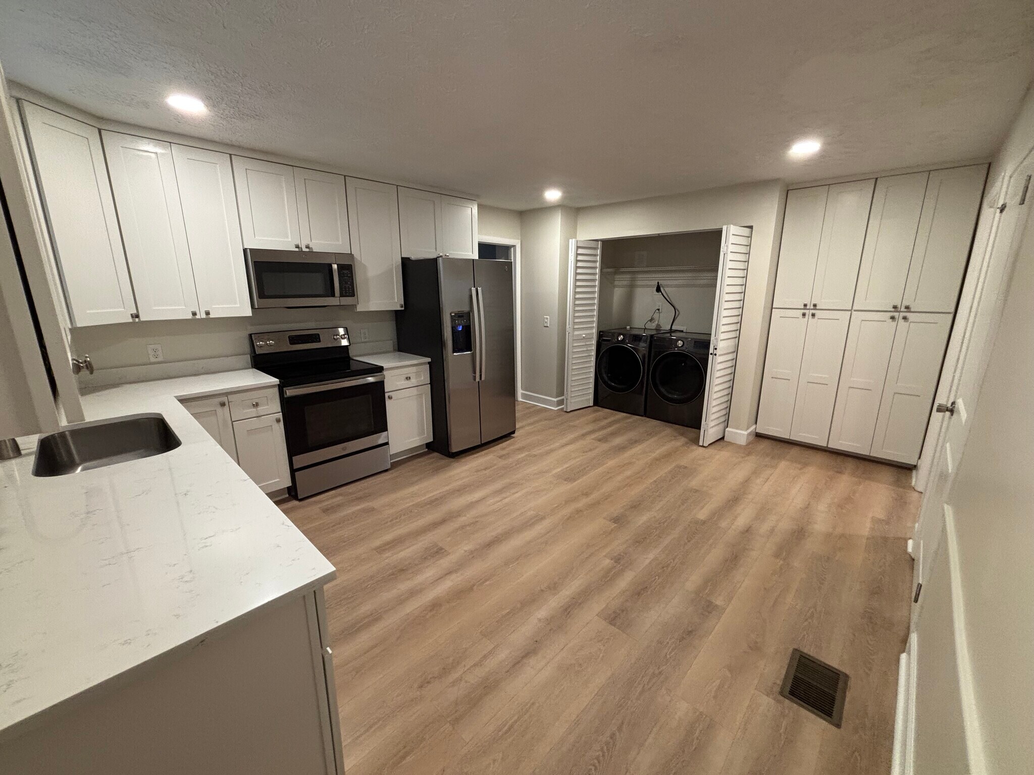 Building Photo - 3142 Belden Cir