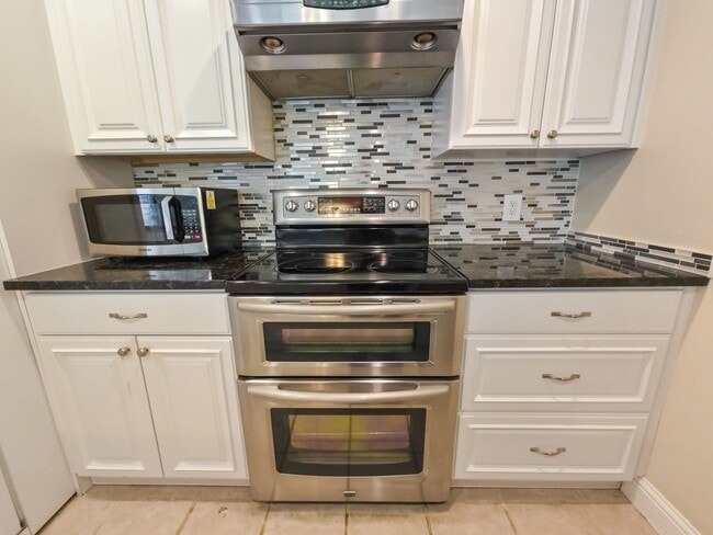 Building Photo - On-the-Water Living Experience: 2BR/2BA Co...