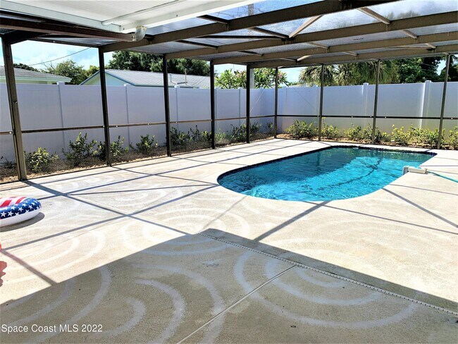 Building Photo - 810 1st St