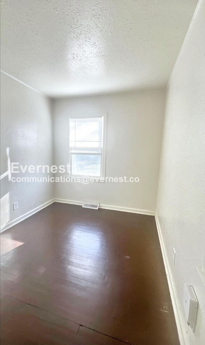 Building Photo - 2811 E 58th St