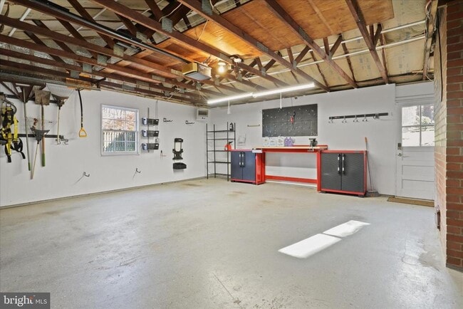 Building Photo - 6543 Cedarwood Ct