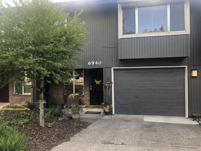 Primary Photo - 6940 NE 13th Ave