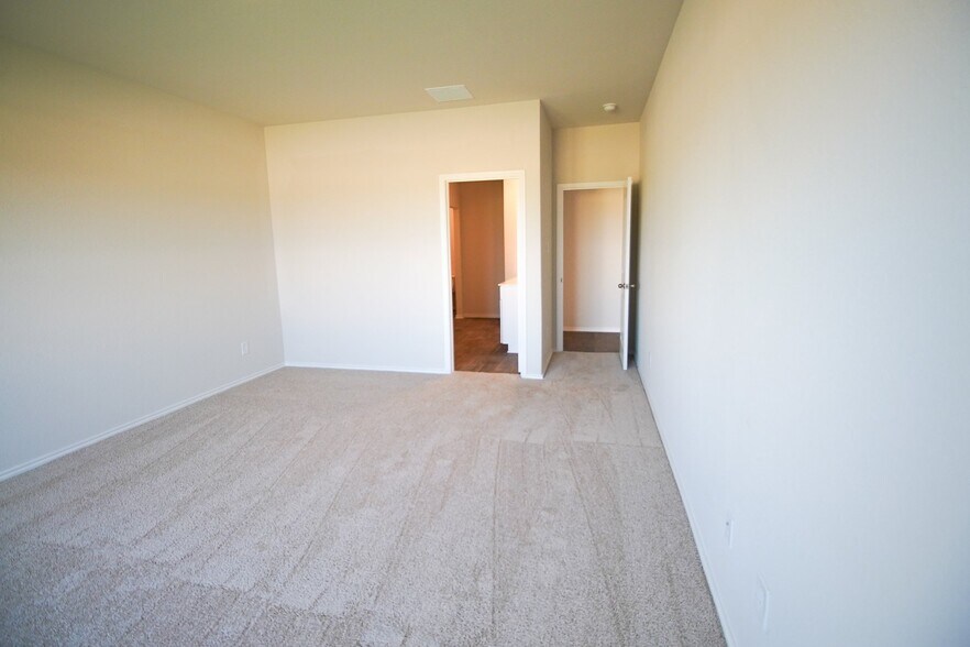 Building Photo - 472 Desert Willow