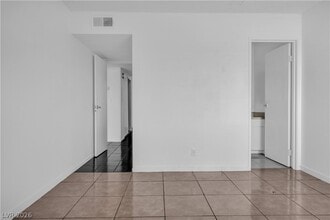 Building Photo - 25 Gold Bar Ct