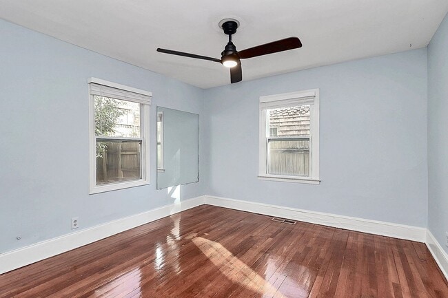 Building Photo - Cozy 2 Bedroom Home in Oakhurst!