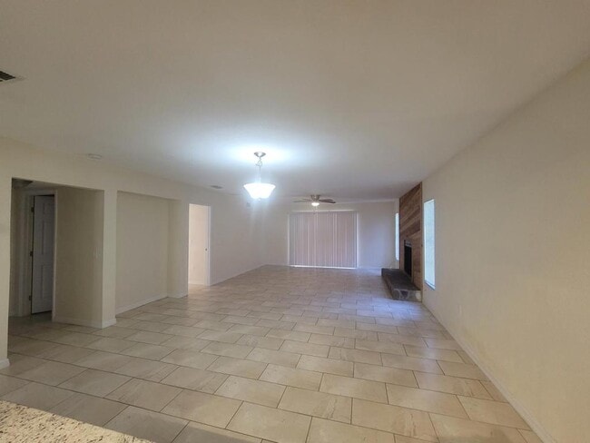 Building Photo - 7855 Pinehurst Dr