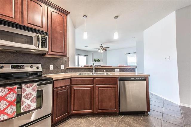 Building Photo - 9779 Old Field Dr