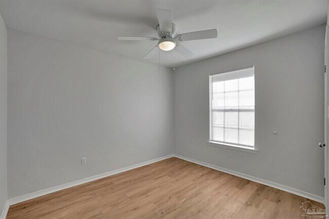 Building Photo - 10601 Silver Creek Dr