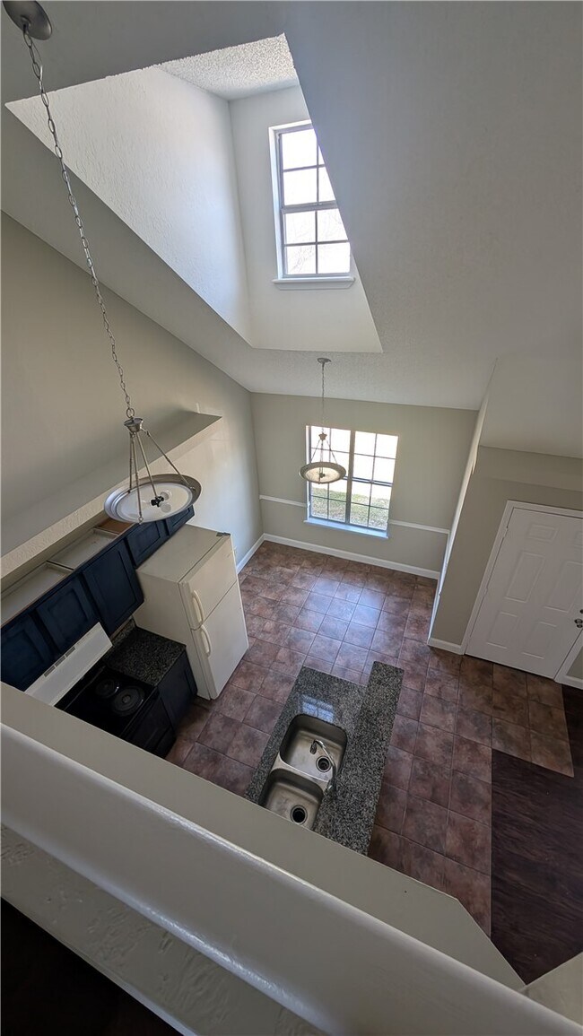 Building Photo - 2005 Blueberry Ln