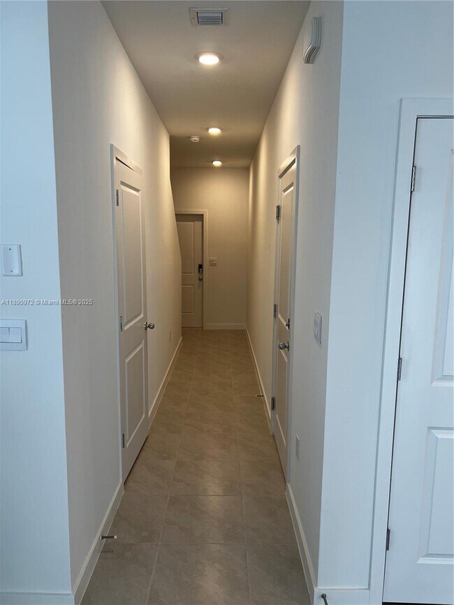 Building Photo - 653 NW 6th St