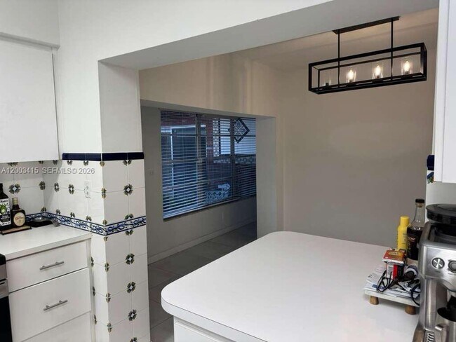 Building Photo - 3600 SW 26th St