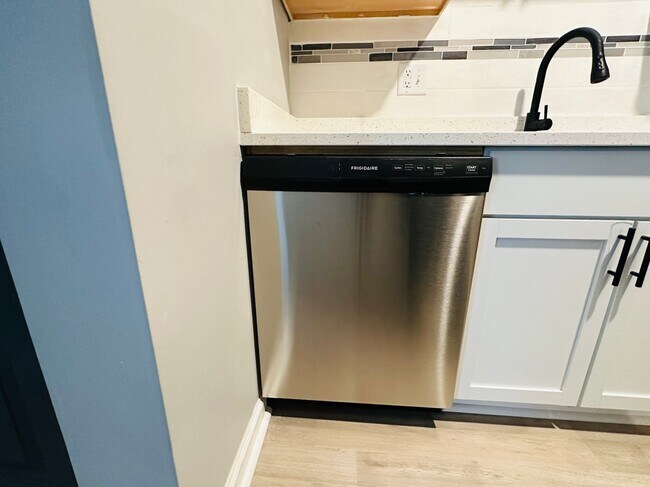 Building Photo - Experience Luxury Living at Bellagio Living II: Modern Apartments in Lawrence, Indiana