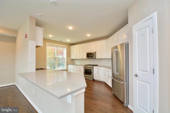 Building Photo - 3989 Norton Pl