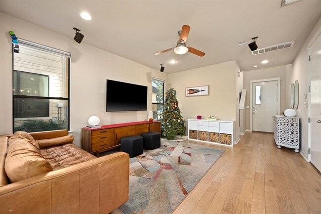 Building Photo - 2819 Corbin Ln