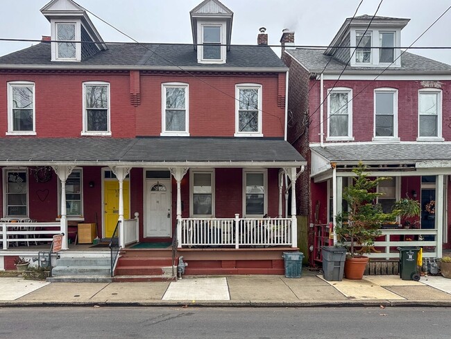 Primary Photo - 19 Locust St