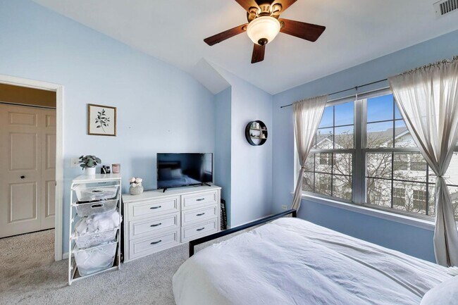 Building Photo - 590 Triumph Ct