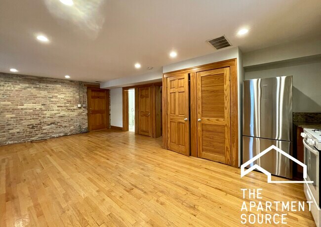 Building Photo - 3242 W Wrightwood Ave