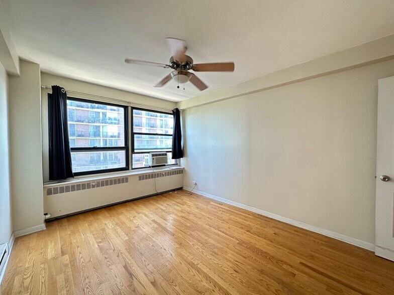 Building Photo - 4180 N Marine Dr