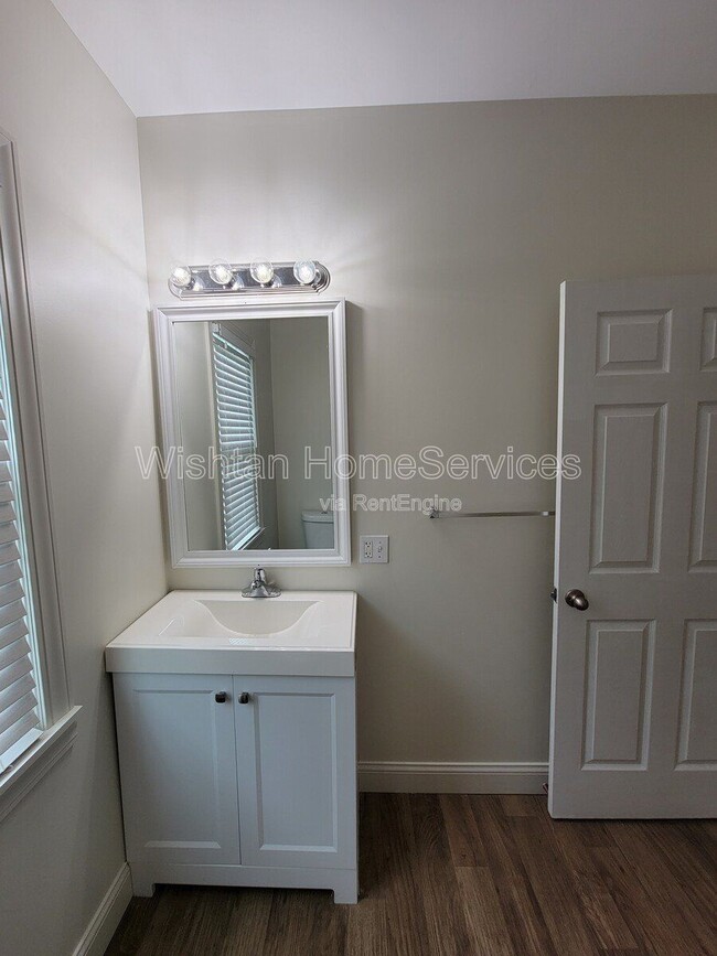 Building Photo - 333 W Murray St