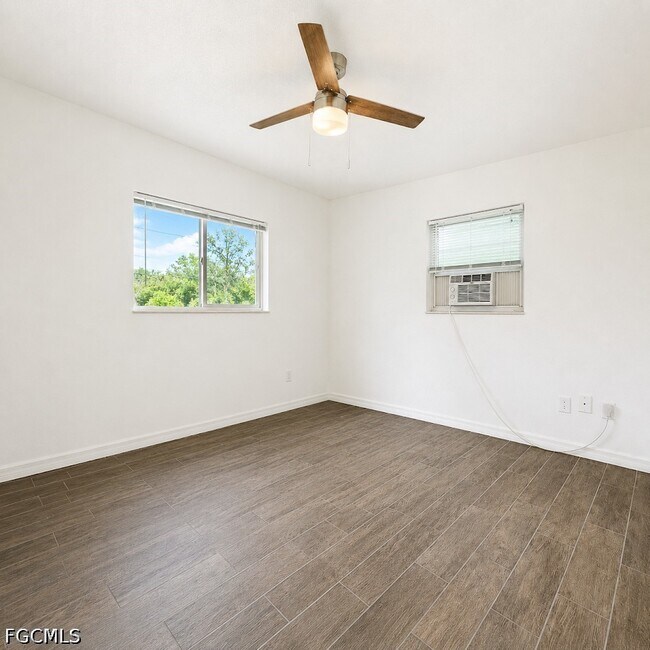 Building Photo - 723 Burdick Ave