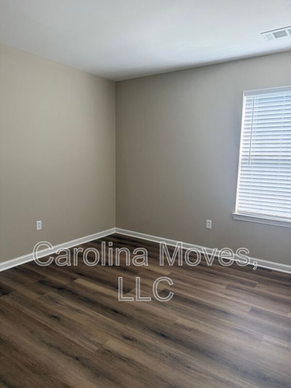 Building Photo - 210 Morell Dr