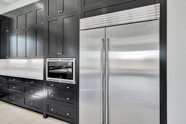 Building Photo - 30000 N Camino los Robles