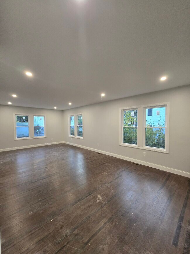 Building Photo - 70 Lancaster St