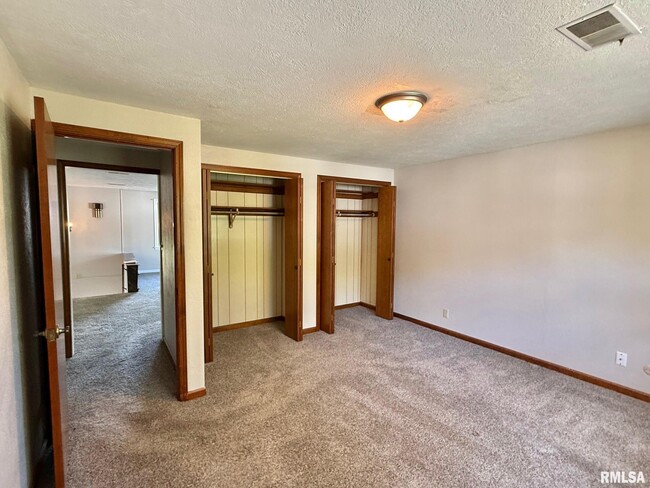 Building Photo - 105 Paradise Ct