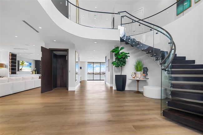 Building Photo - 1957 Harbourview Dr