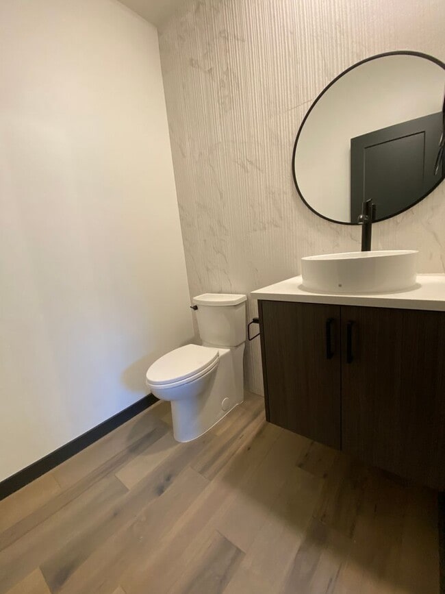 Building Photo - Close to Micron, 3 Bedroom 3 bath w/ a Mil...