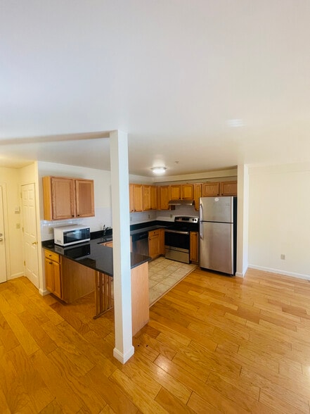 Primary Photo - 34 Raymond St