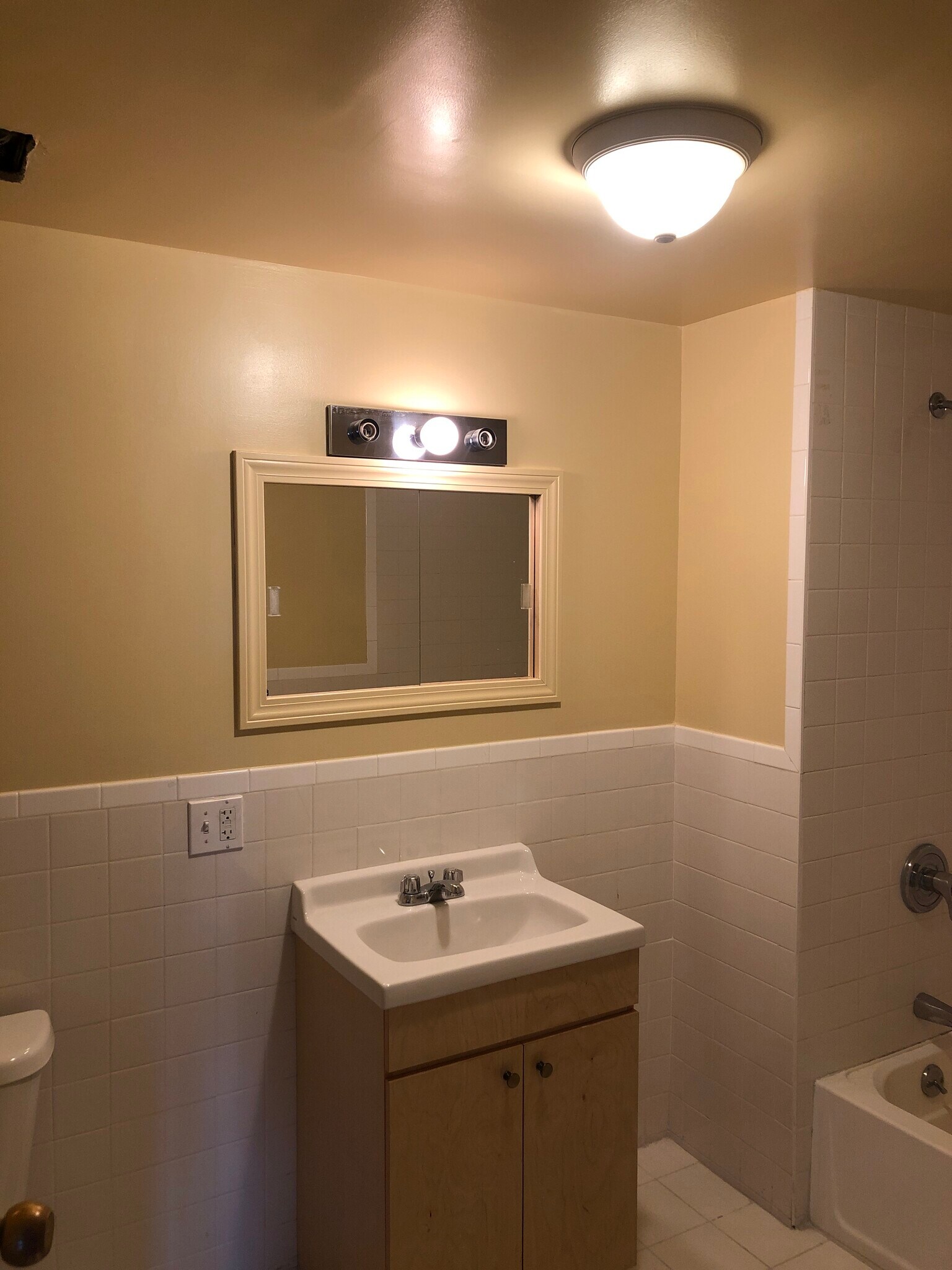 Building Photo - 14 Brooklyn Ave