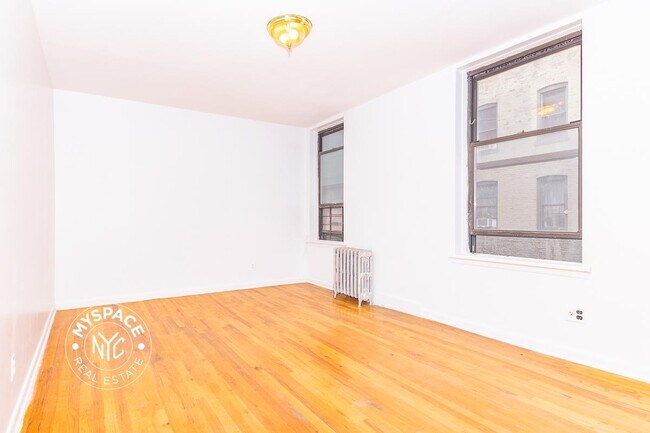 Building Photo - 100 Broadway