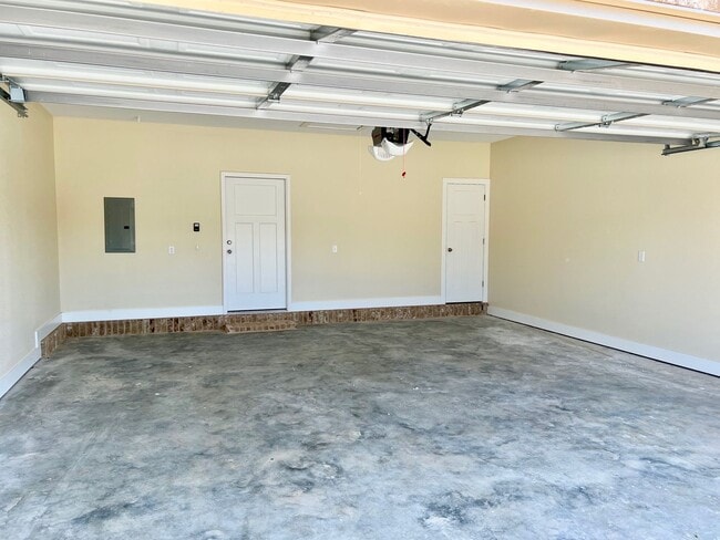 Building Photo - FOR Rent – 3 Bedroom, 2 Bath!