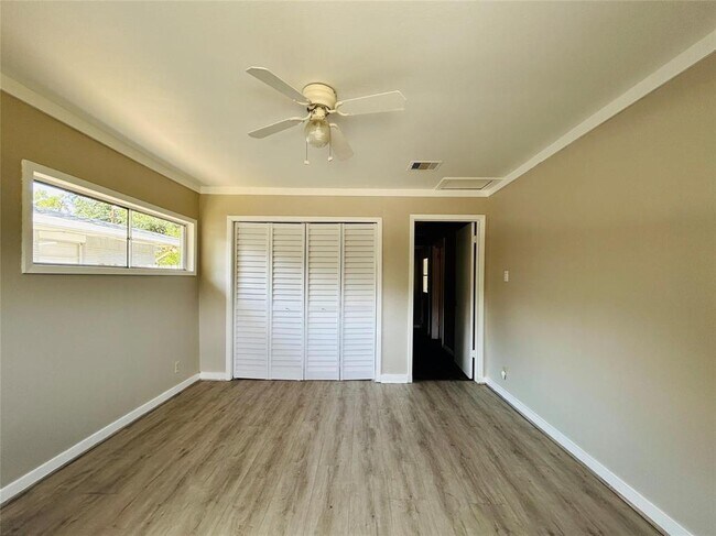 Building Photo - 6738 Hendon Ln