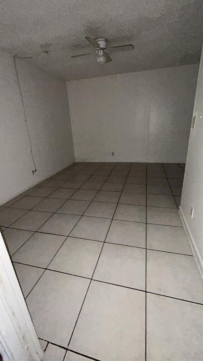 Building Photo - 2310 Pierce St