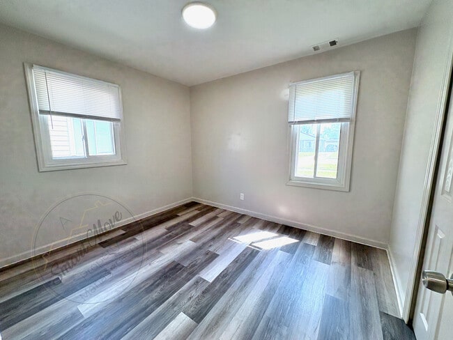 Building Photo - 14449 Myrand St