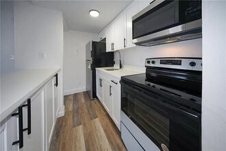 Building Photo - 1000 NW 95th Terrace