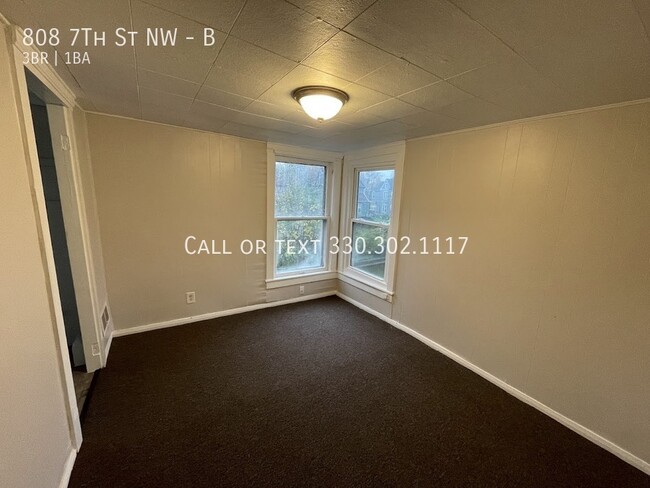 Building Photo - Three bedroom one bathroom second level ap...