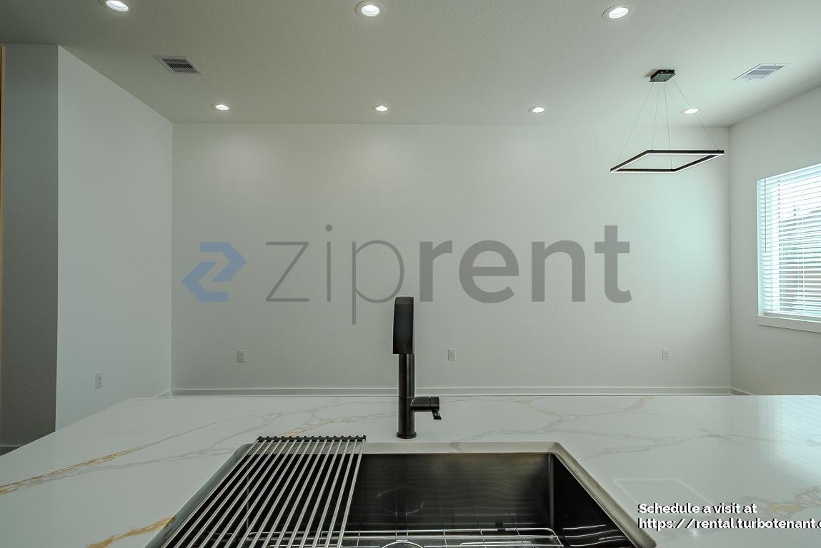 Building Photo - 5029 Van Fleet St