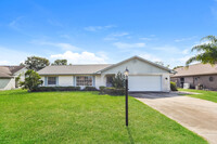 Building Photo - Covered Patio & Sparkling Pool in Deltona,...