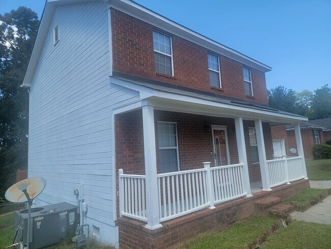 Building Photo - 1846 S Barton Dr