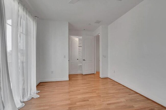 Building Photo - 3813 NW 5th Terrace