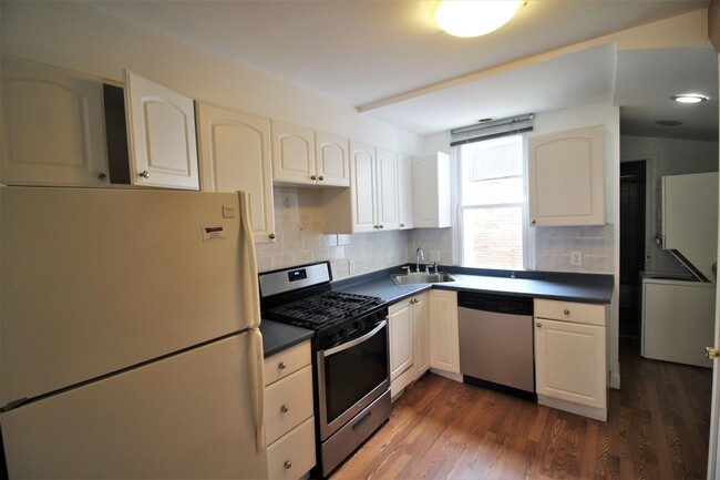 Building Photo - Fabulous Fells Point 1bd+Den/1ba Rowhome w...